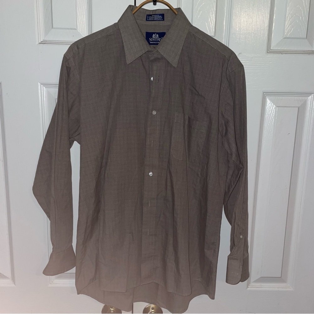 Stafford wrinkle free men’s large dress shirt! Excellent condition.